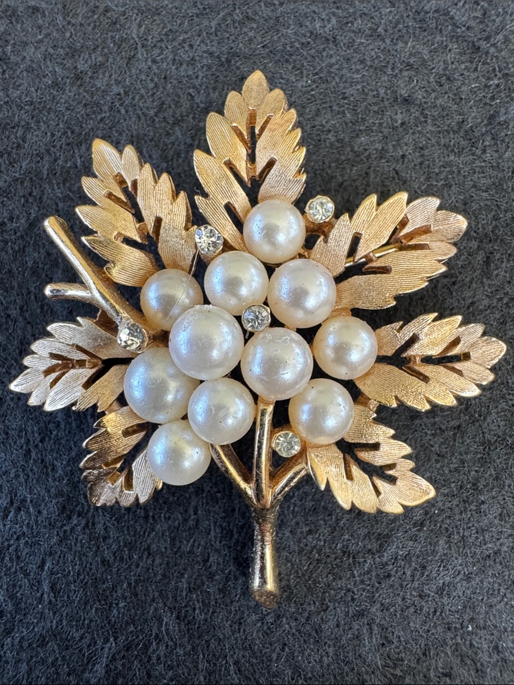 EUC Vintage Crown Trifari Gold-Tone Leaf Brooch with Faux Pearls